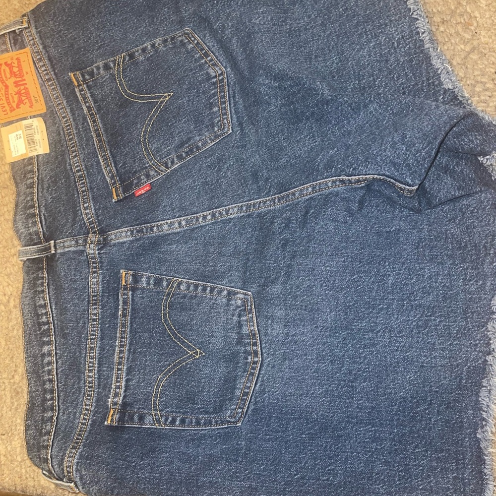 Women Levi’s Denim shorts - Picture 4 of 4